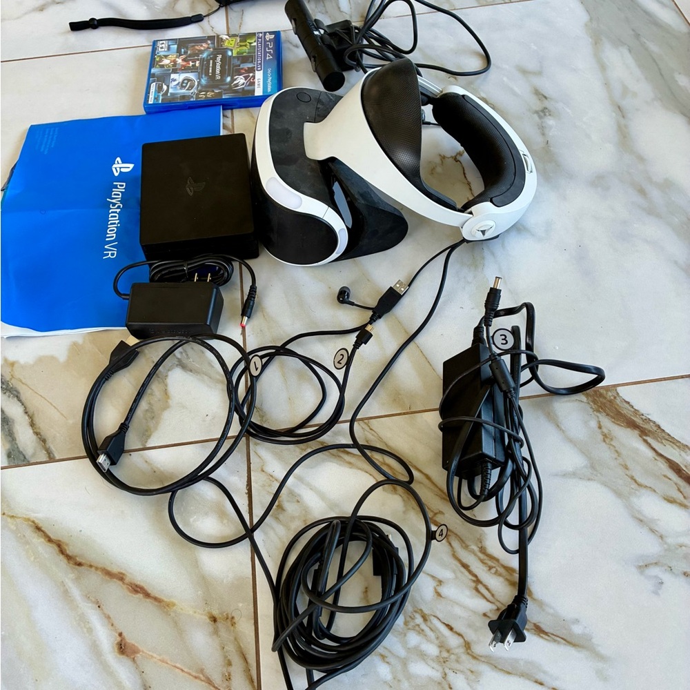 Sony PlayStation VR Headset Bundle - Black and White - Picture 5 of 6
